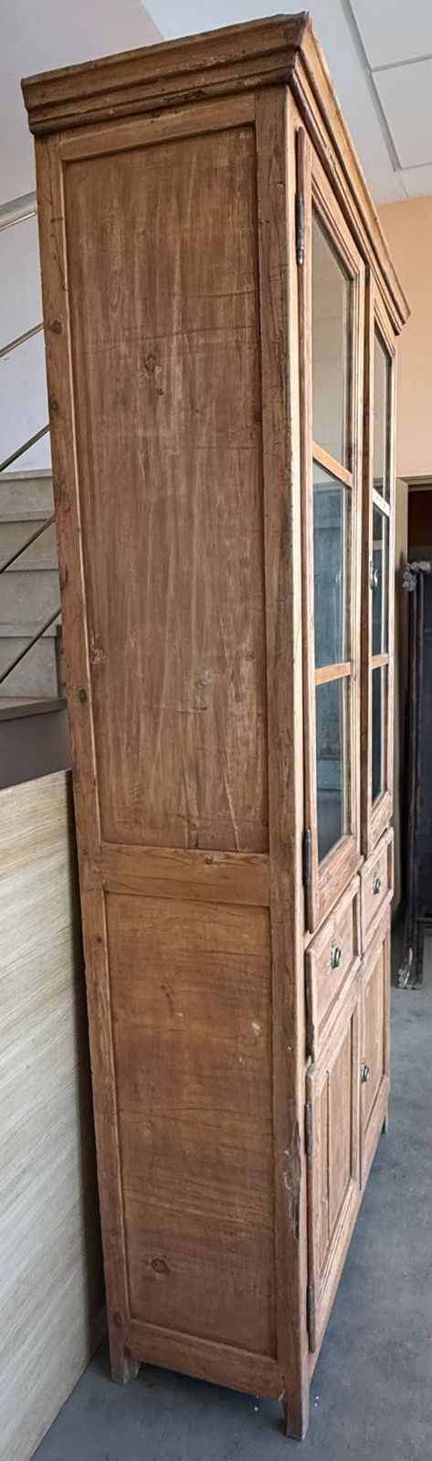 Armoire ou bibliothèque XIXe siècle, grande et étroite, avec vitrine en verre, en pin photo 5914.0