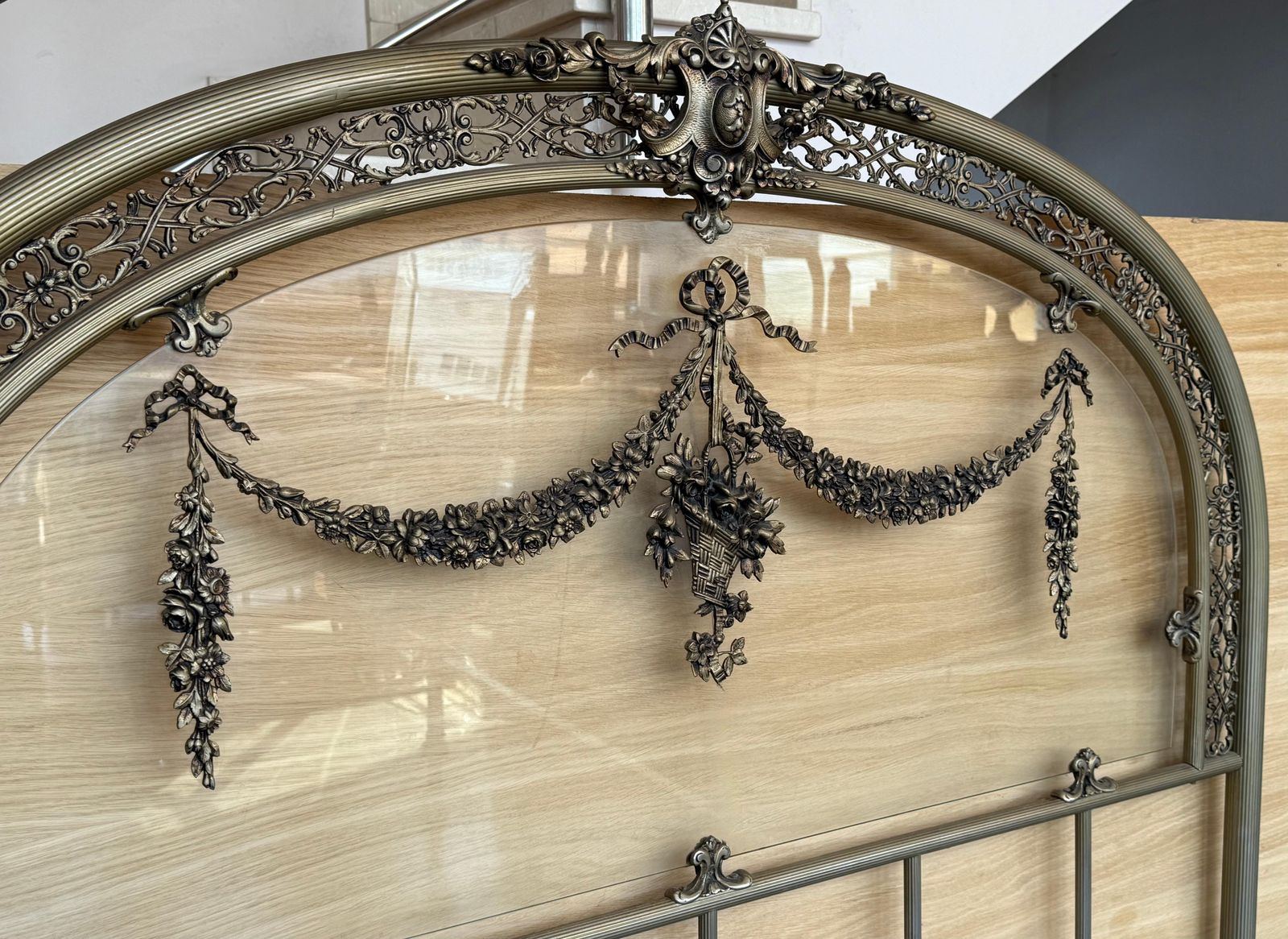 Lit double français Belle Époque en bronze, fer, laiton et verre, XIXe siècle photo vintage