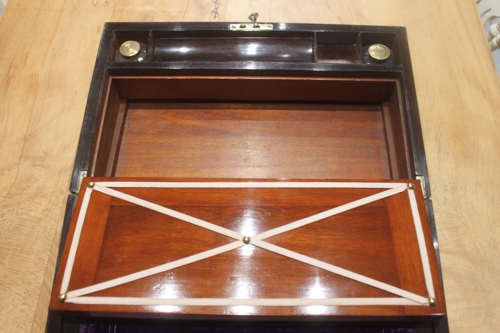 photo furniture A Regency Period Rosewood And Brass Inlaid Writing Slope