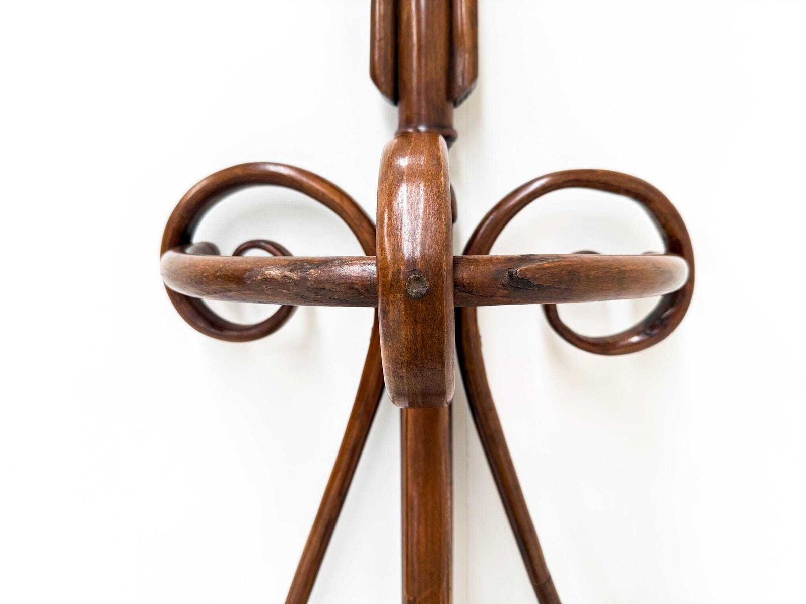 photo furniture Antique Bentwood Shaving Or Hall Stand With Beveled Mirror, 1920s–1940s