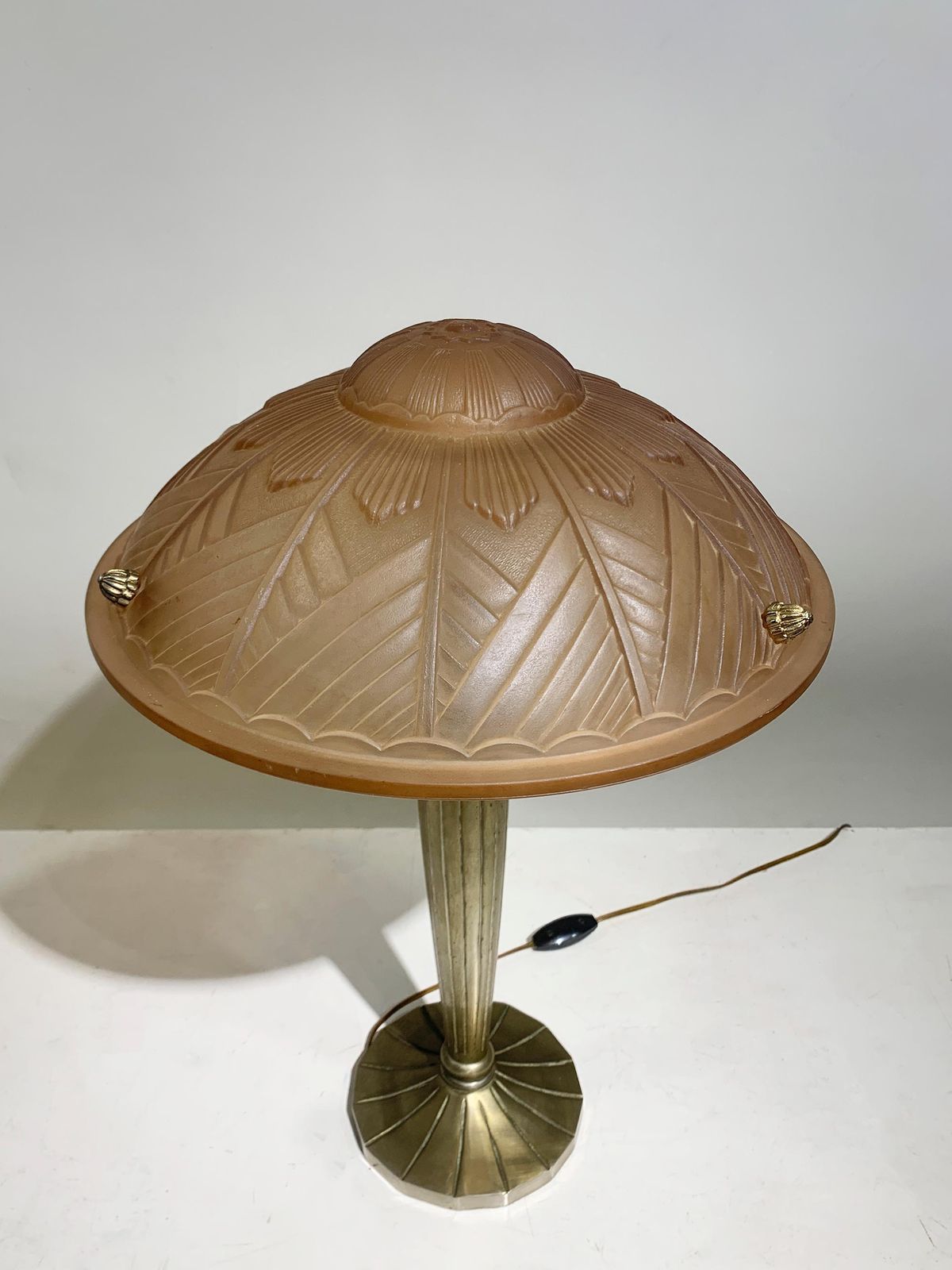 photo furniture Pair Of French Art Deco Table Lamps In Pink Press Molded Glass, Circa 1930