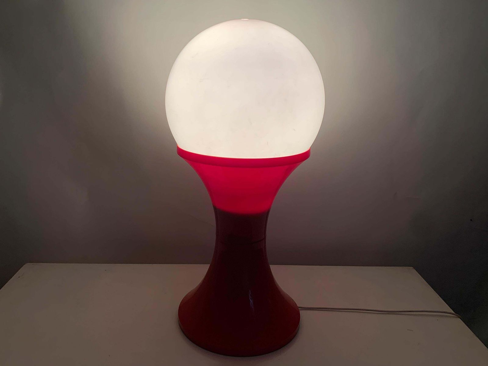 photo furniture Late 20th Century Space Age Floor Lamp In Red And White Plastic, Circa 1970