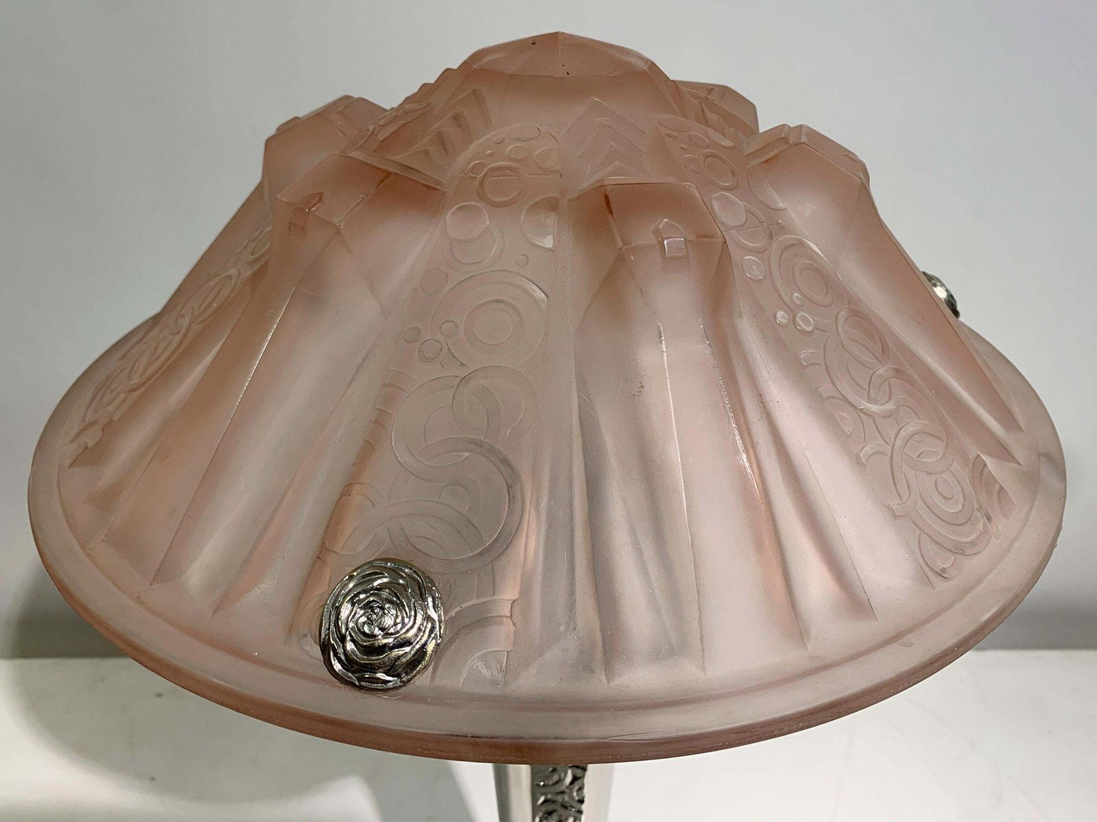 photo furniture Art Deco Table Lamp In Pink Press Molded Glass Signed "Muller Frères Luneville"