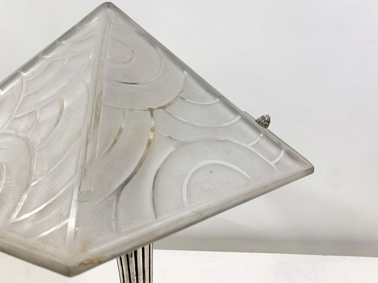 Art Deco Table Lamp In White Frosted Press Molded Glass Signed"P.D'avesn France" photo Lighting