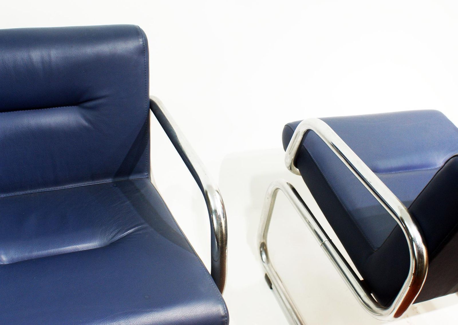 Pair Of Cantilever Leather Lounge Chairs Manufactured By Thonet In 1980 photo 6642.0