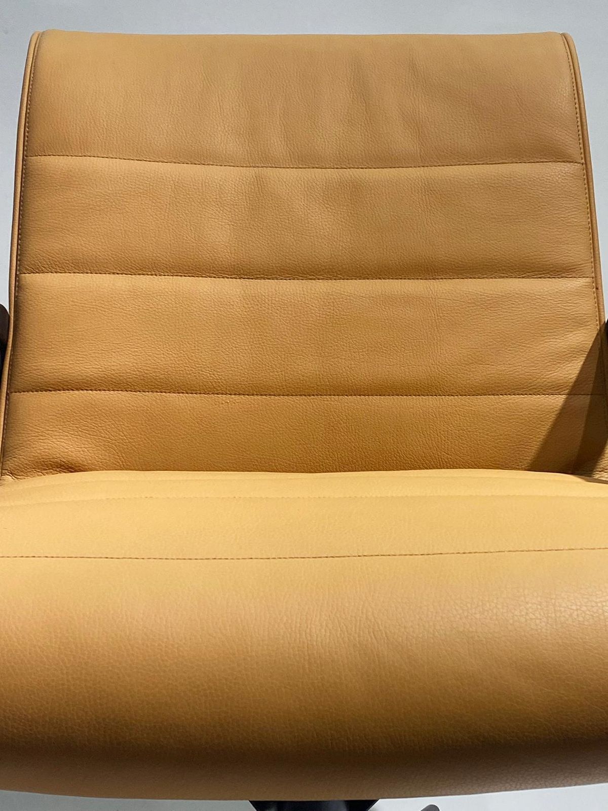 Furniture Pair Of Richard Sapper For Knoll Executive Desk Chairs photo