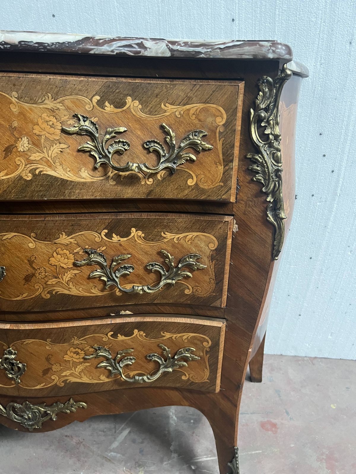 Louis XV Style Chest Of Drawers With Marquetry On All Sides, 20th Century photo 947.325