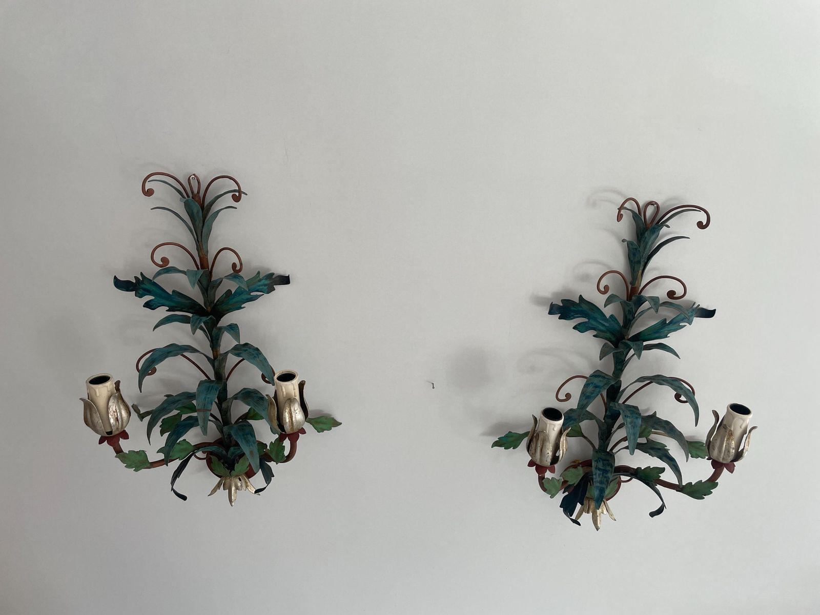 Flower Design Green Metal Pair Of Florentiner Sconces By Lucienne Monique Scandicci Firenze, 1960s, Italy photo Lighting