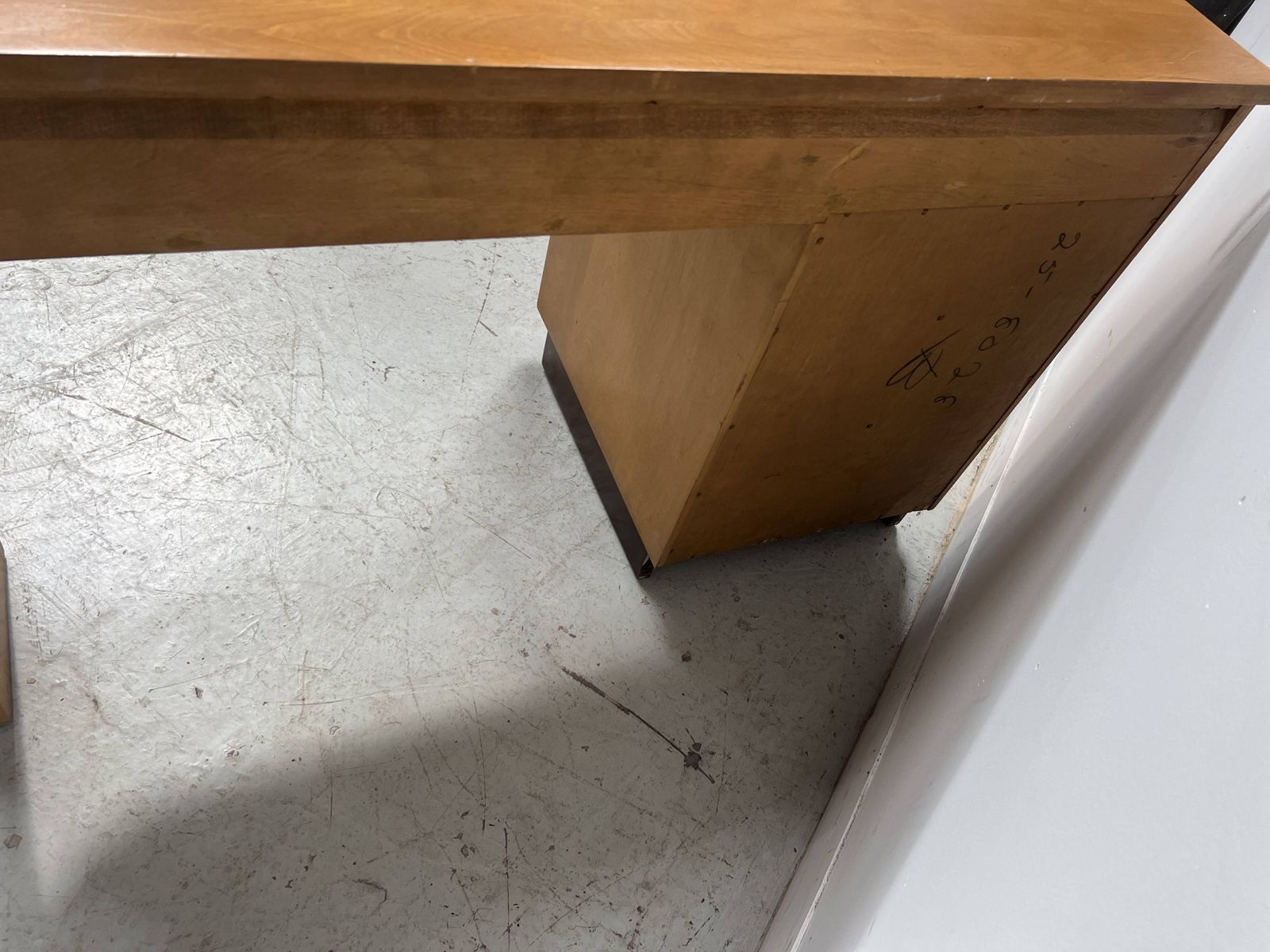 1059.525 20th Century Maple Veneer Style Desk photo