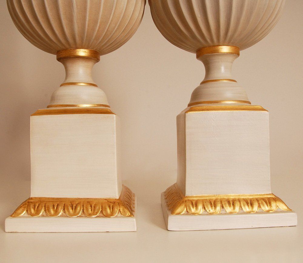 Vintage French Table Lamps In White And Gold Ceramic, 1970s, Set Of 2 photo for sale