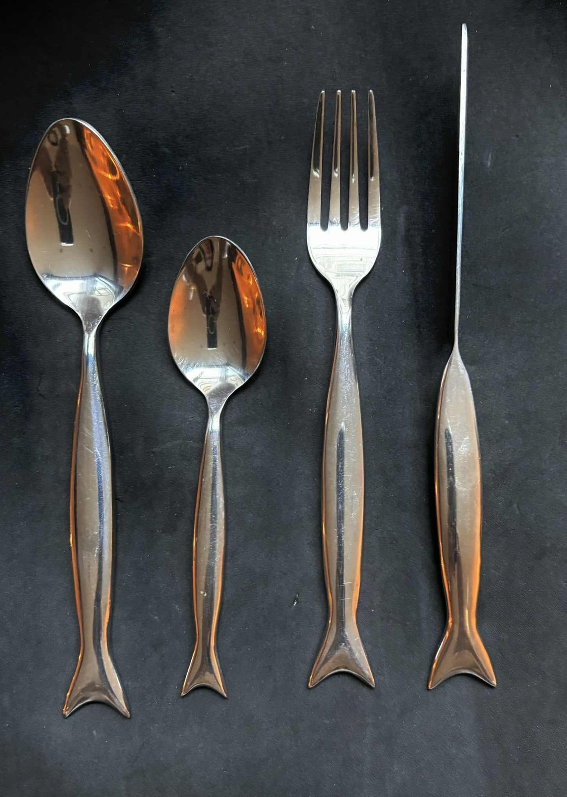 Set Of 24 Flatware Ttail Fish Cutlery French Twisted Modern Decor Style For 6 Couple Gift Wedding photo furniture