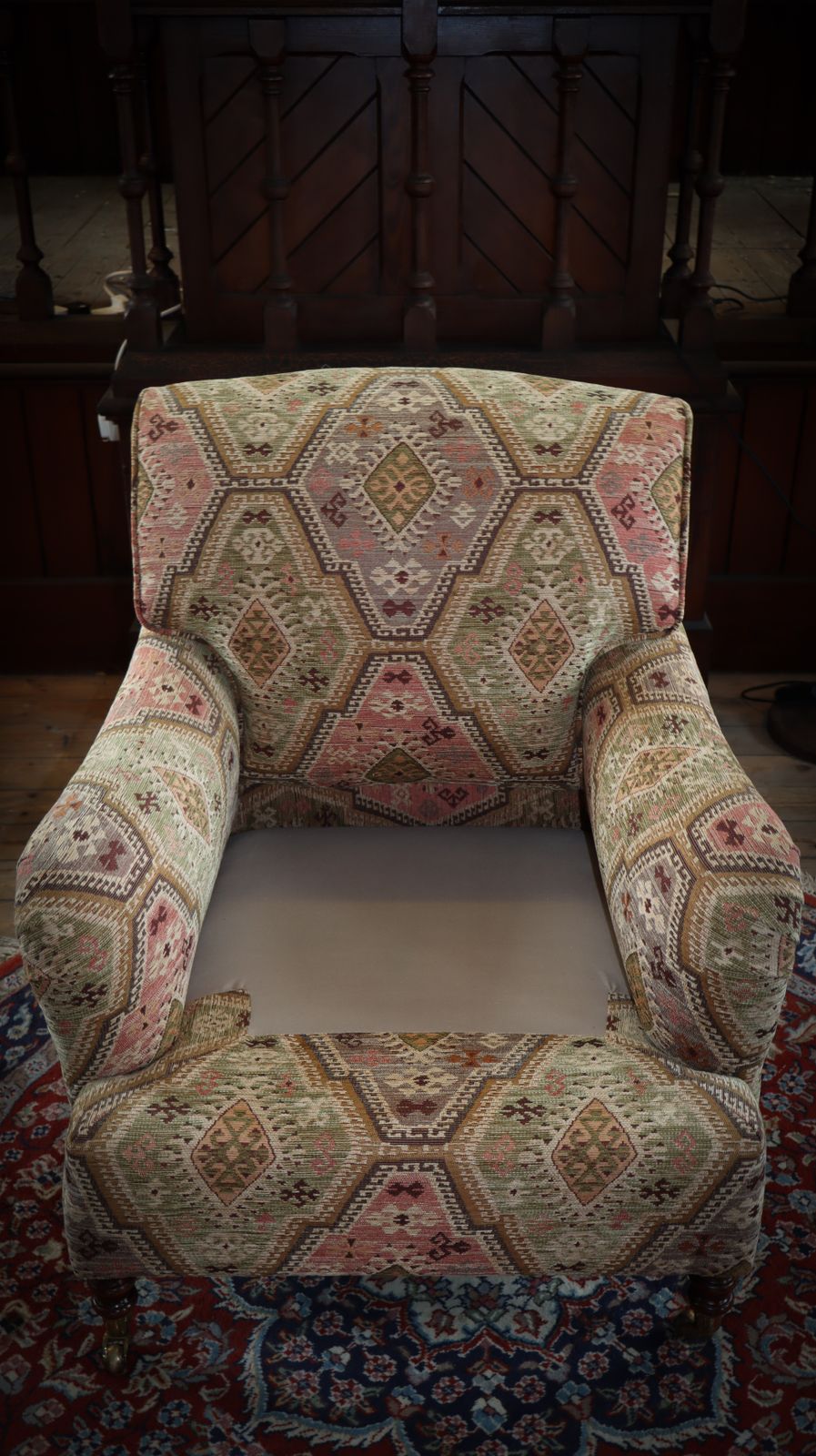 photo vinterior Stunning George Smith Standard Arm Signature Armchair Kilim & Jacquard Olive 🚚