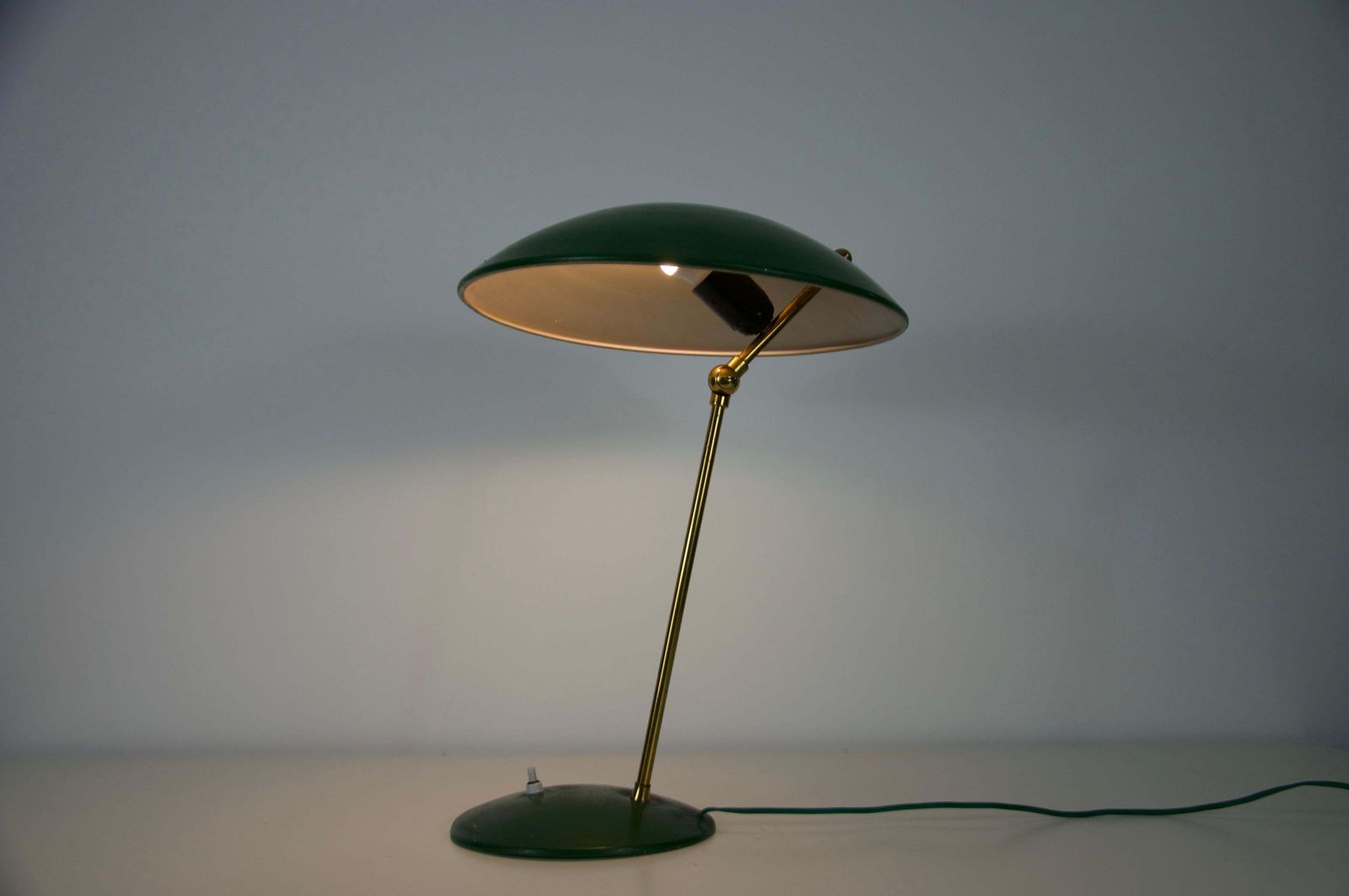photo vinterior Mid Century Green Italian Brass And Metal Table Lamp, 1960s