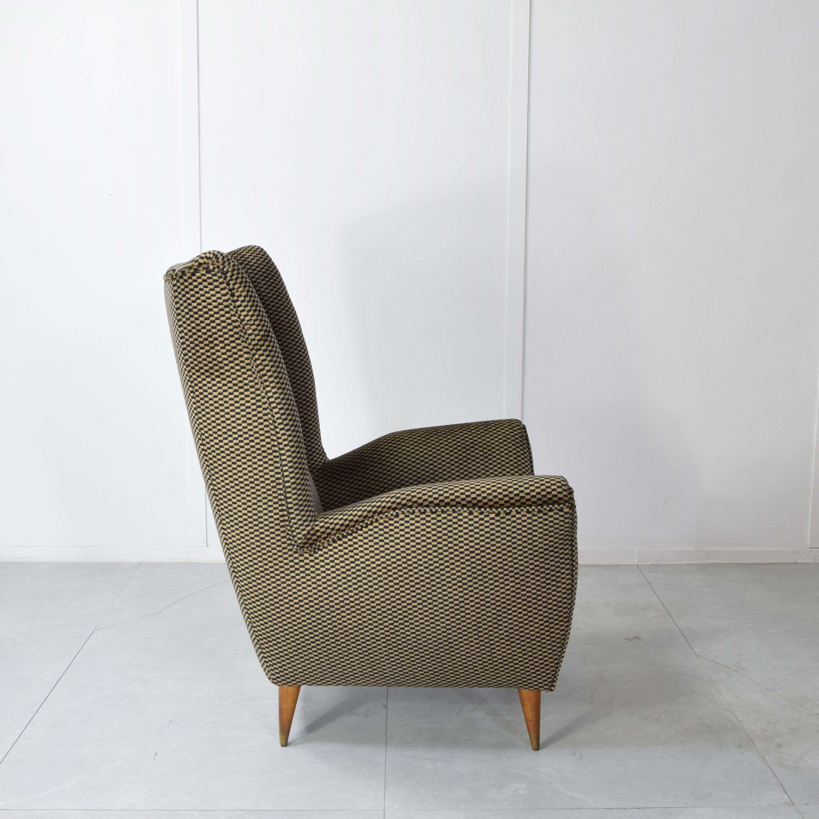 Armchair Manufactured By Isa Attributed To Gio Ponti 1950s. photo vinterior