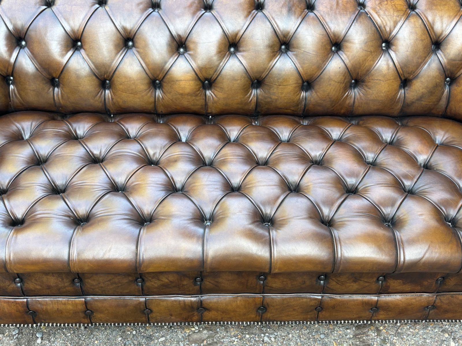 photo furniture 19th Century Victorian Golden Brown Leather 3 Seater Chesterfield Sofa
