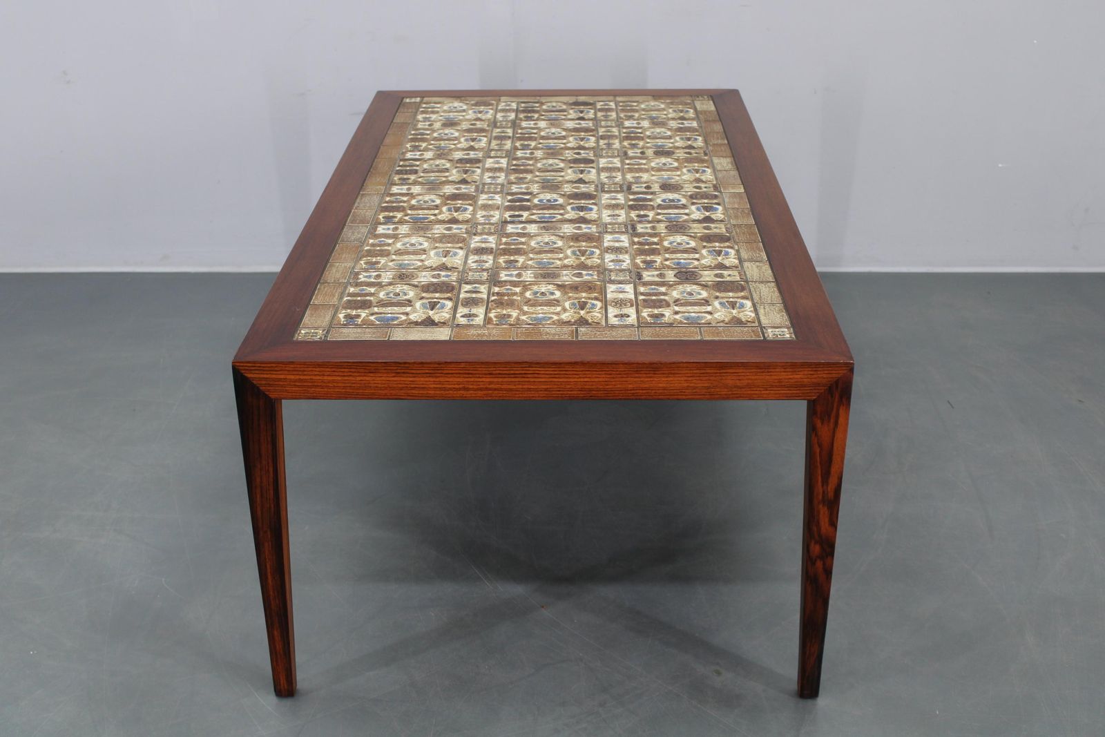 photo vinterior Mid Century Danish Haslev Mobelsnedkeri Coffee Table With Royal Copenhagen Ceram