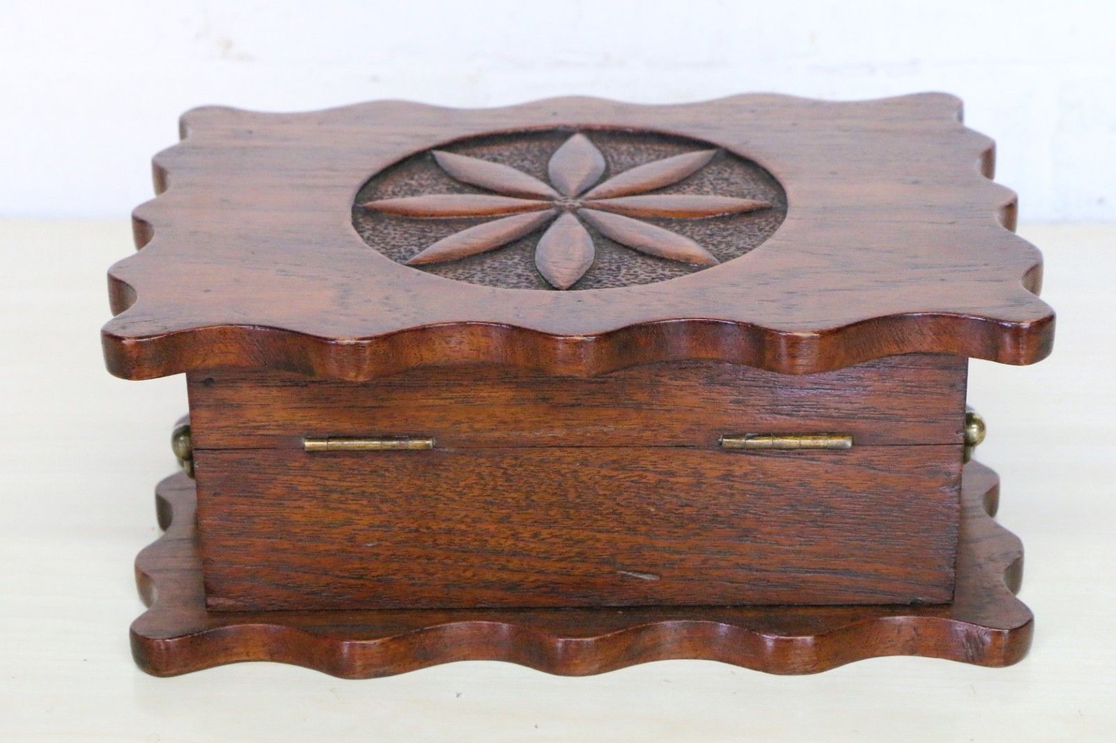Antique Carved Box Mahogany Hinged + Lock Beautiful Design Arts & Crafts Period photo vinterior