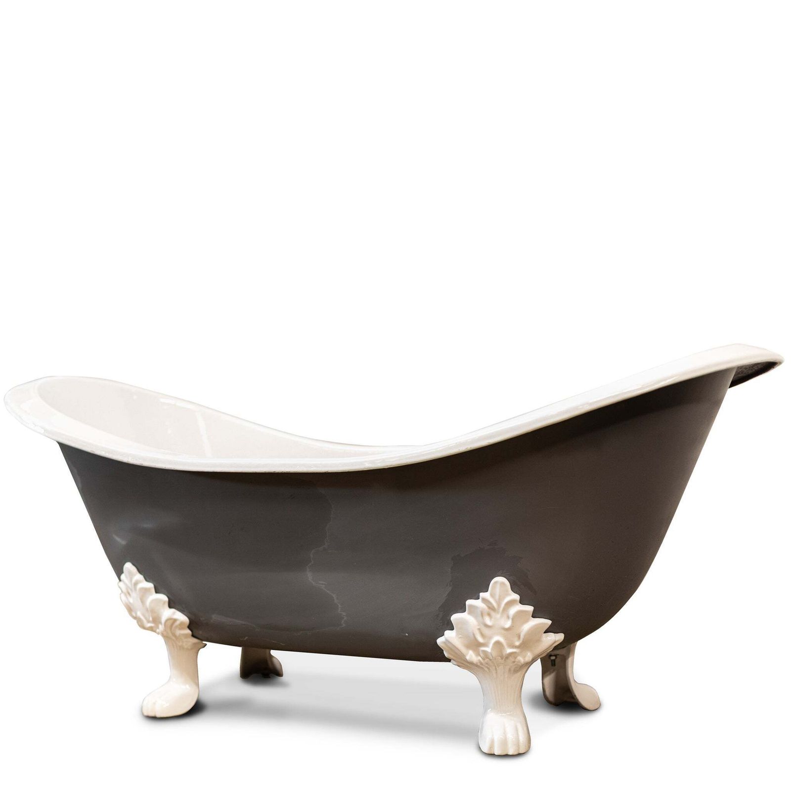 Reclaimed Cast Iron Roll Top Bath Tub With Claw Feet