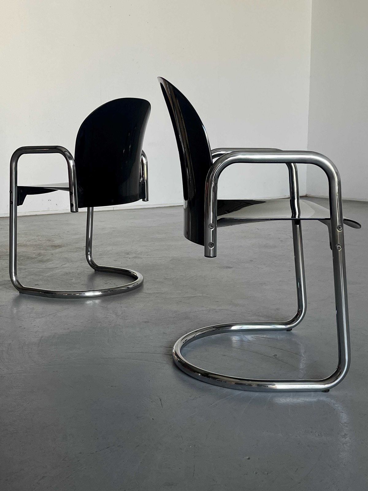 Set Of 4 'Dialogo Dessau' Cantilever Dining Chairs By Afra And Tobia Scarpa For B&B Italia, 1970s Italy photo 1640.0