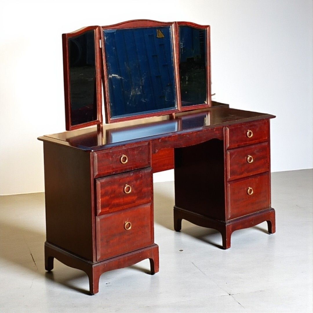 photo vinterior Vintage Stag Minstrel Bedroom Suite – Dressing Table & Two Chests Of Drawers