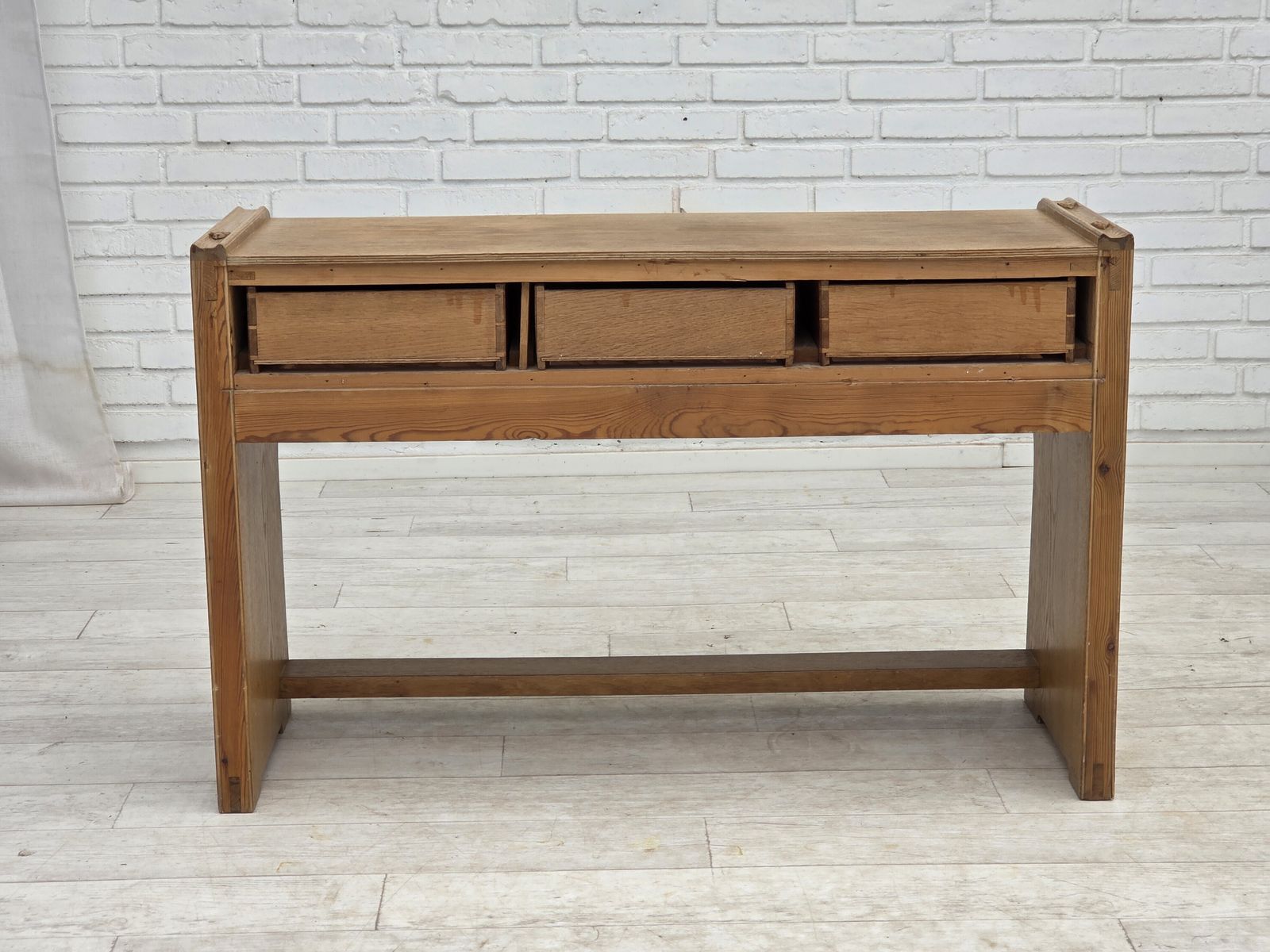 photo vintage 1970s, Danish Chest Of Drawers, Oak Wood, Original Good Condition.