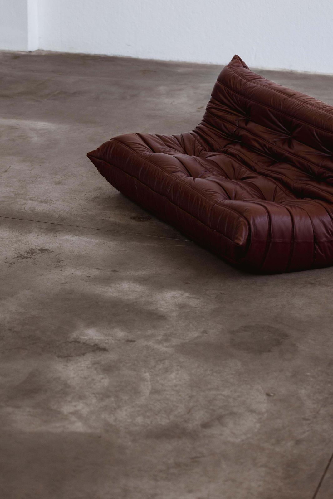 Michel Ducaroy “Togo” Three Seater Sofa For Ligne Roset, Burgundy Leather, 1973 photo vinterior