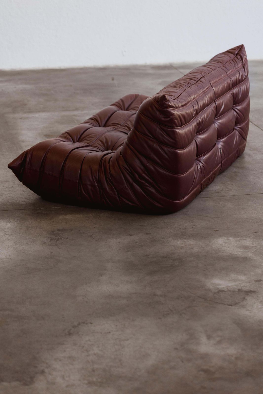 Michel Ducaroy “Togo” Three Seater Sofa For Ligne Roset, Burgundy Leather, 1973 photo vintage