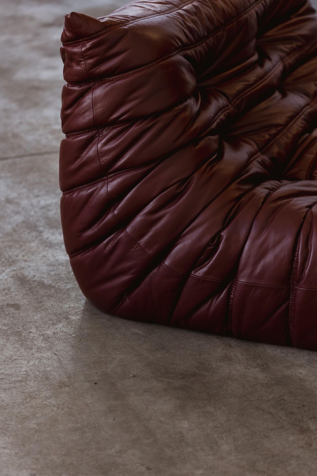 photo furniture Michel Ducaroy “Togo” Two Seater Sofa For Ligne Roset, Burgundy Leather, 1973