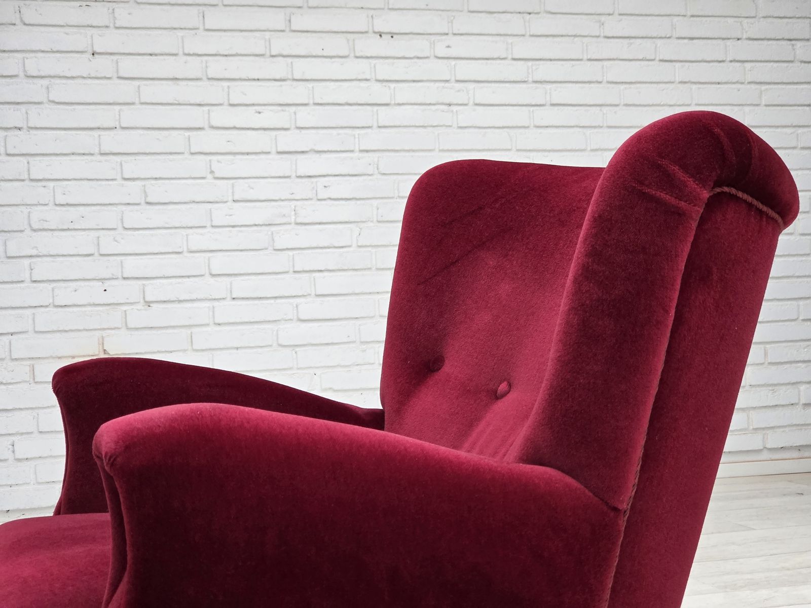 photo vinterior 1960s, Danish Armchair, Cherry Red Furniture Velour, Beech Wood Legs.