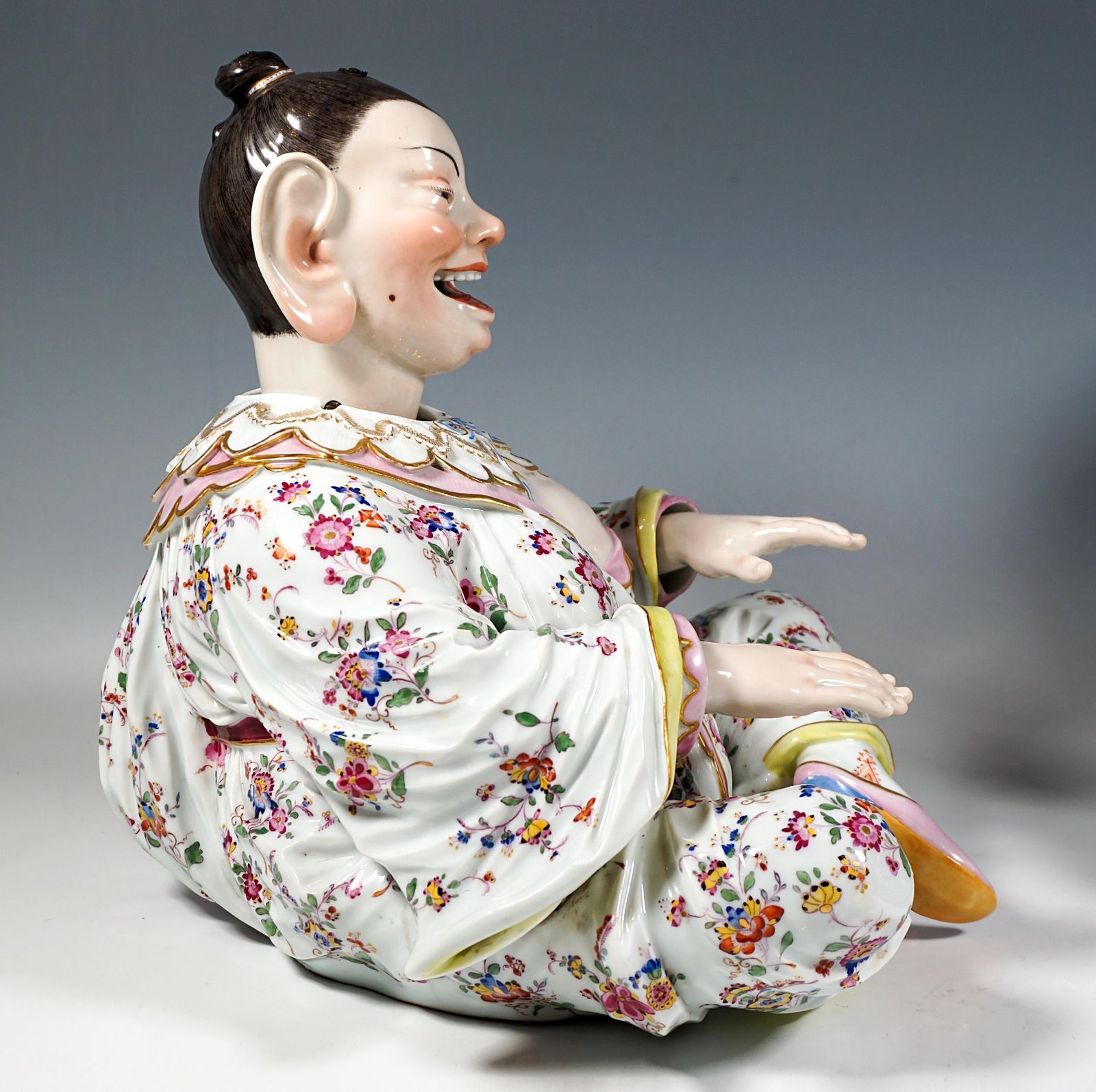 Two Large Seated Meissen Porcelain Wiggling Pagodas, By J.J. Kaendler, Ca 1840 photo Home Decor