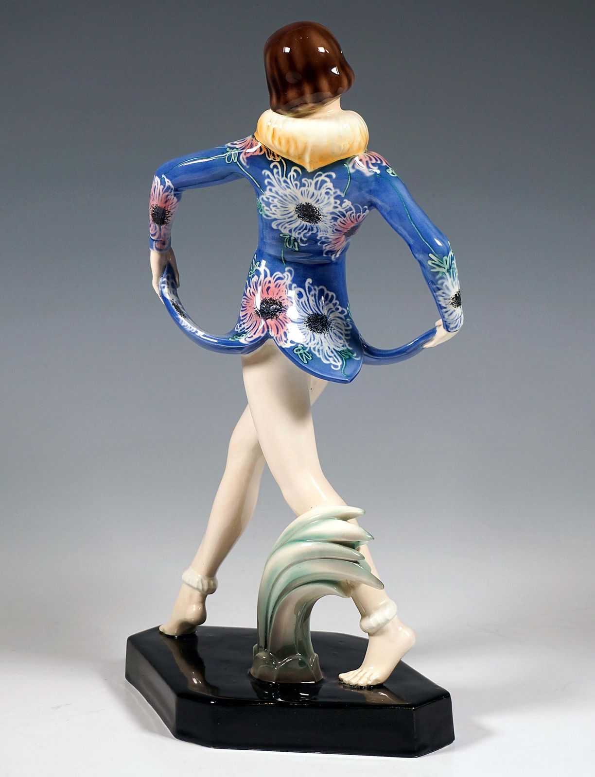 Goldscheider Vienna 'Revue' Single Figur Of The 'Dolly Sisters' By Dakon Ca 1927 photo for sale