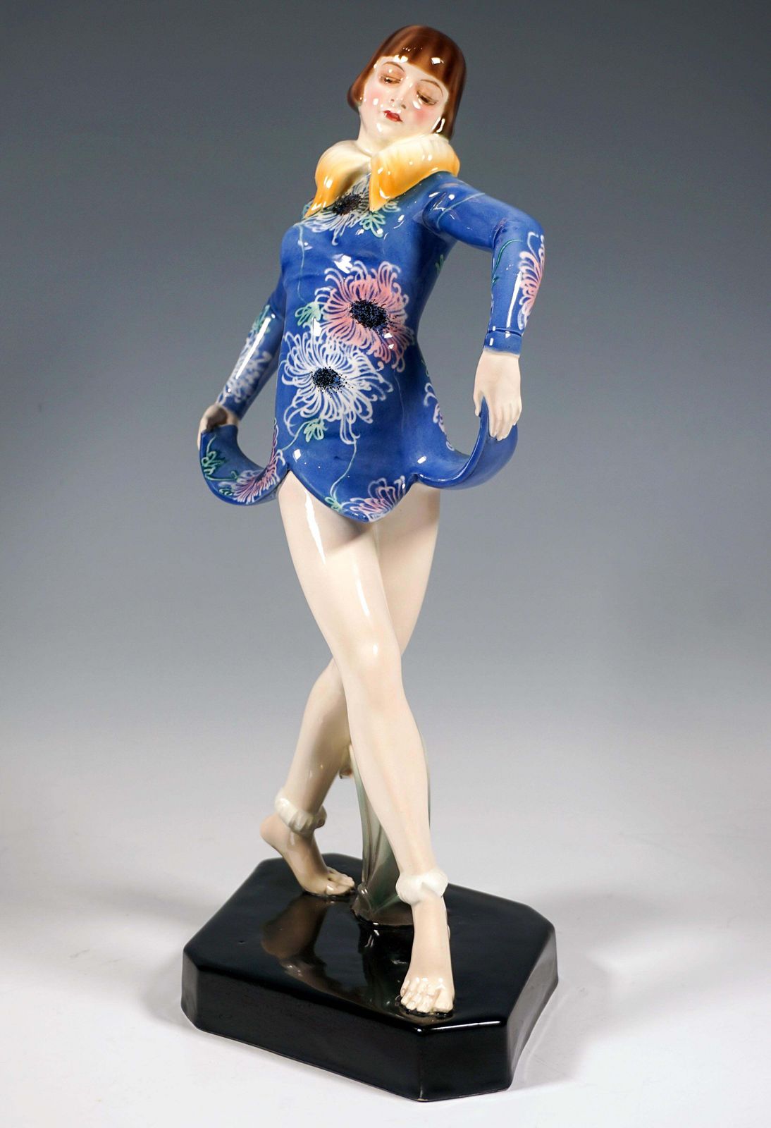 Goldscheider Vienna 'Revue' Single Figur Of The 'Dolly Sisters' By Dakon Ca 1927 photo Home Decor