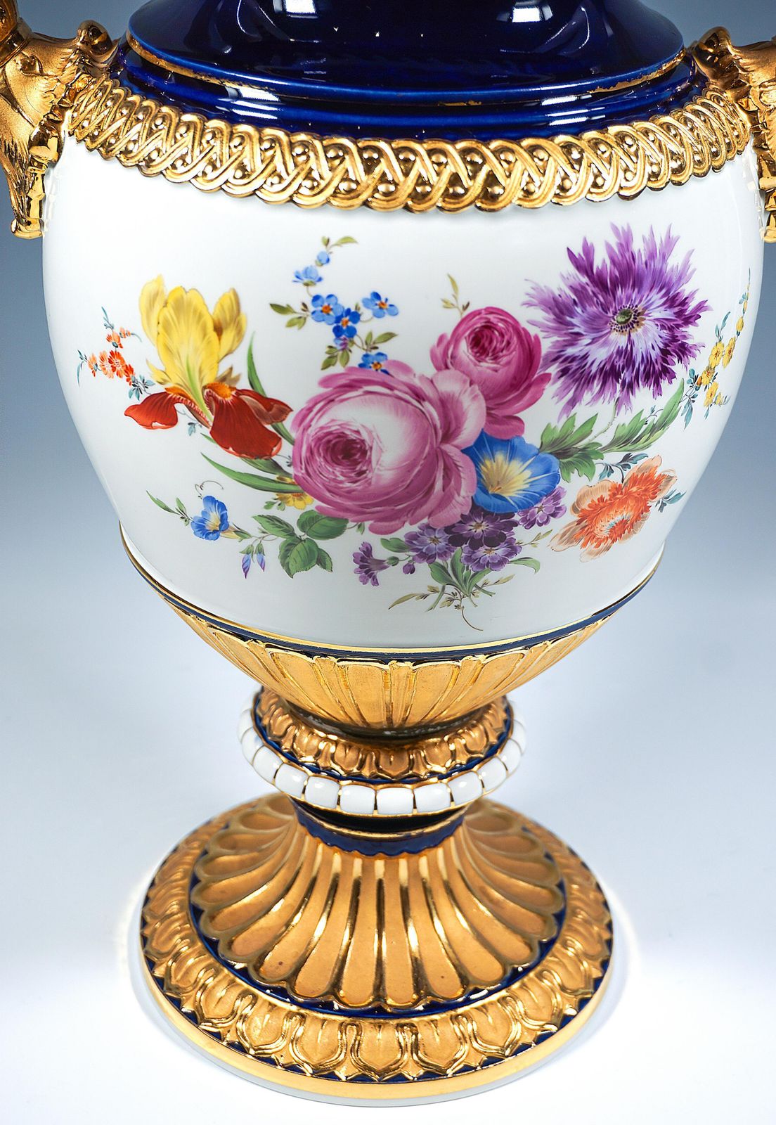 Meissen Snake Handle Vase With Flower Painting And Gilding, By Leuteritz, 20th photo vinterior