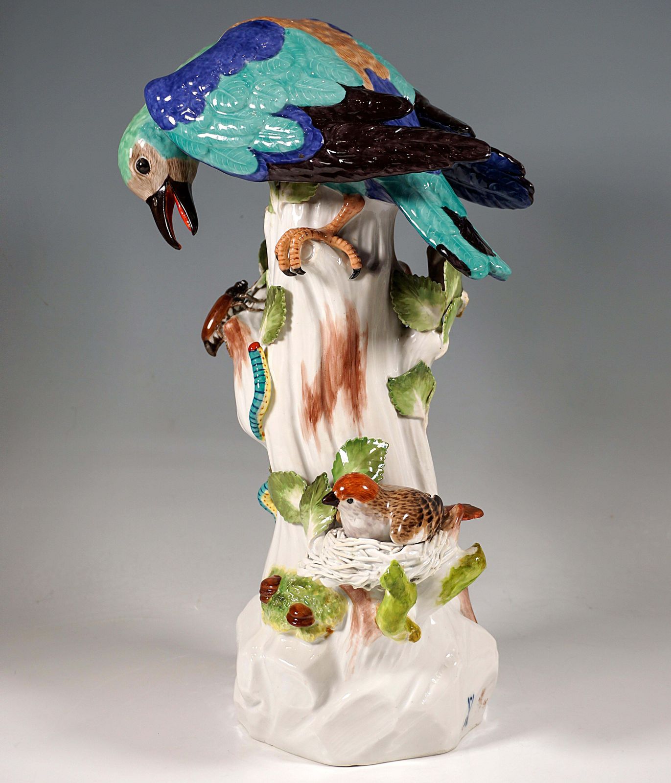 Meissen Bird Figure, European Roller On A Trunk, By J.J. Kaendler, Germany, 20th photo furniture