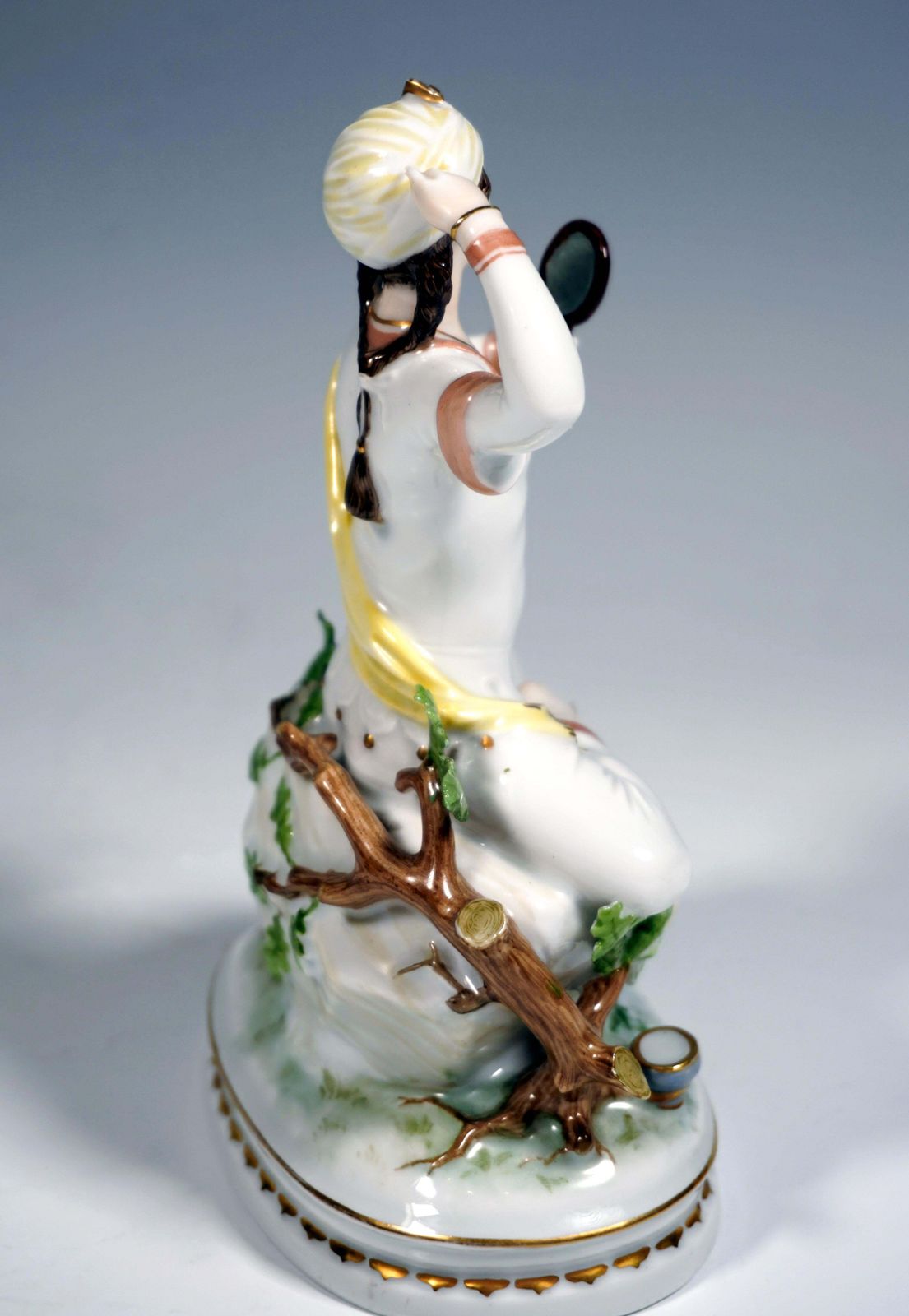 Porcelain Figure, Seated Oriental Woman With Mirror, R. Förster, Rosenthal, 1923 photo vinterior
