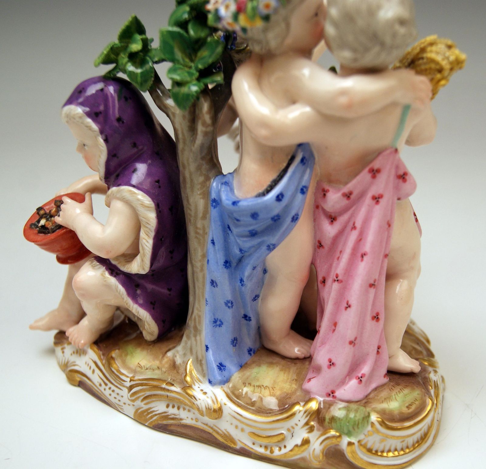 photo vinterior Meissen Cherubs Four Seasons Figurines Model 1068 Kaendler Made, Circa 1870