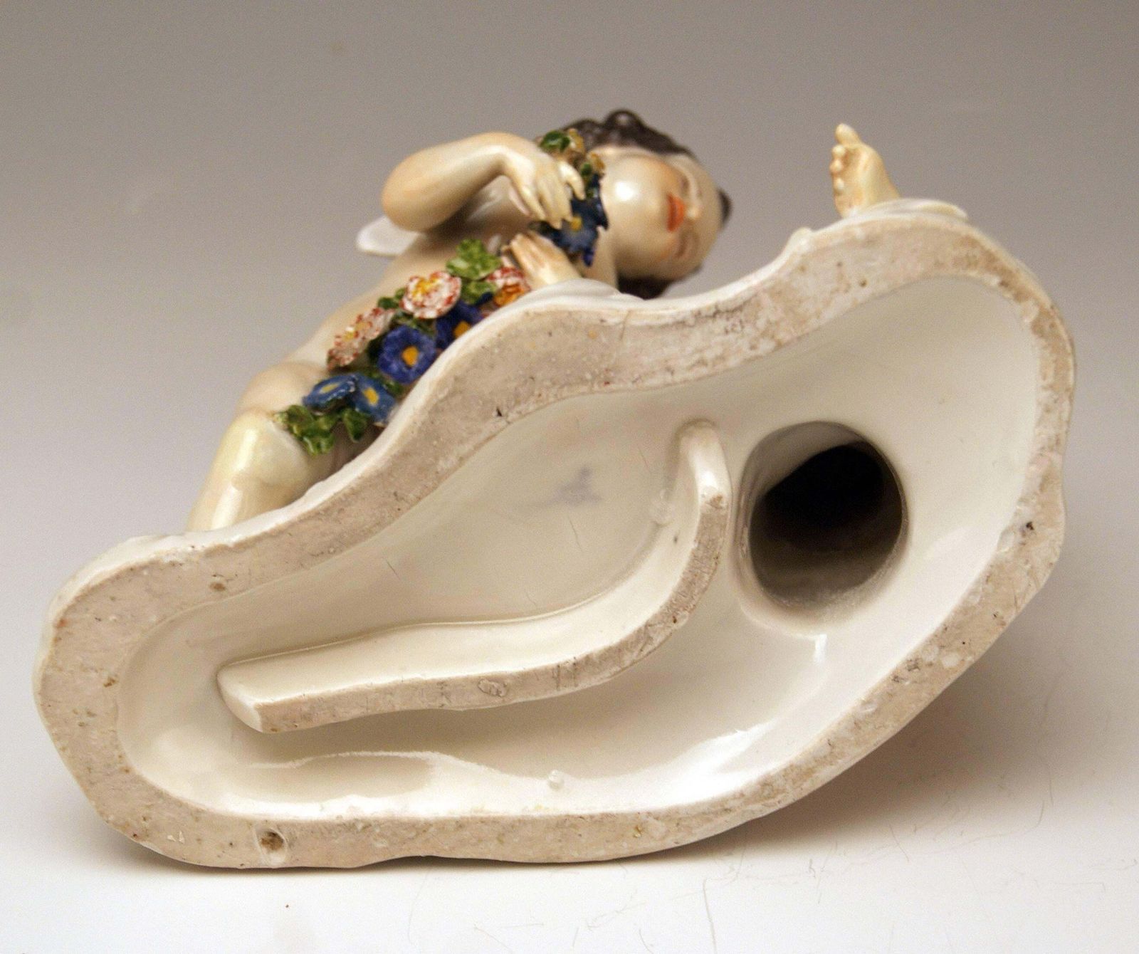 photo furniture Meissen Rococo Cherubs Cupids Figurines With Flowers Model 2372 Kaendler 1755 60