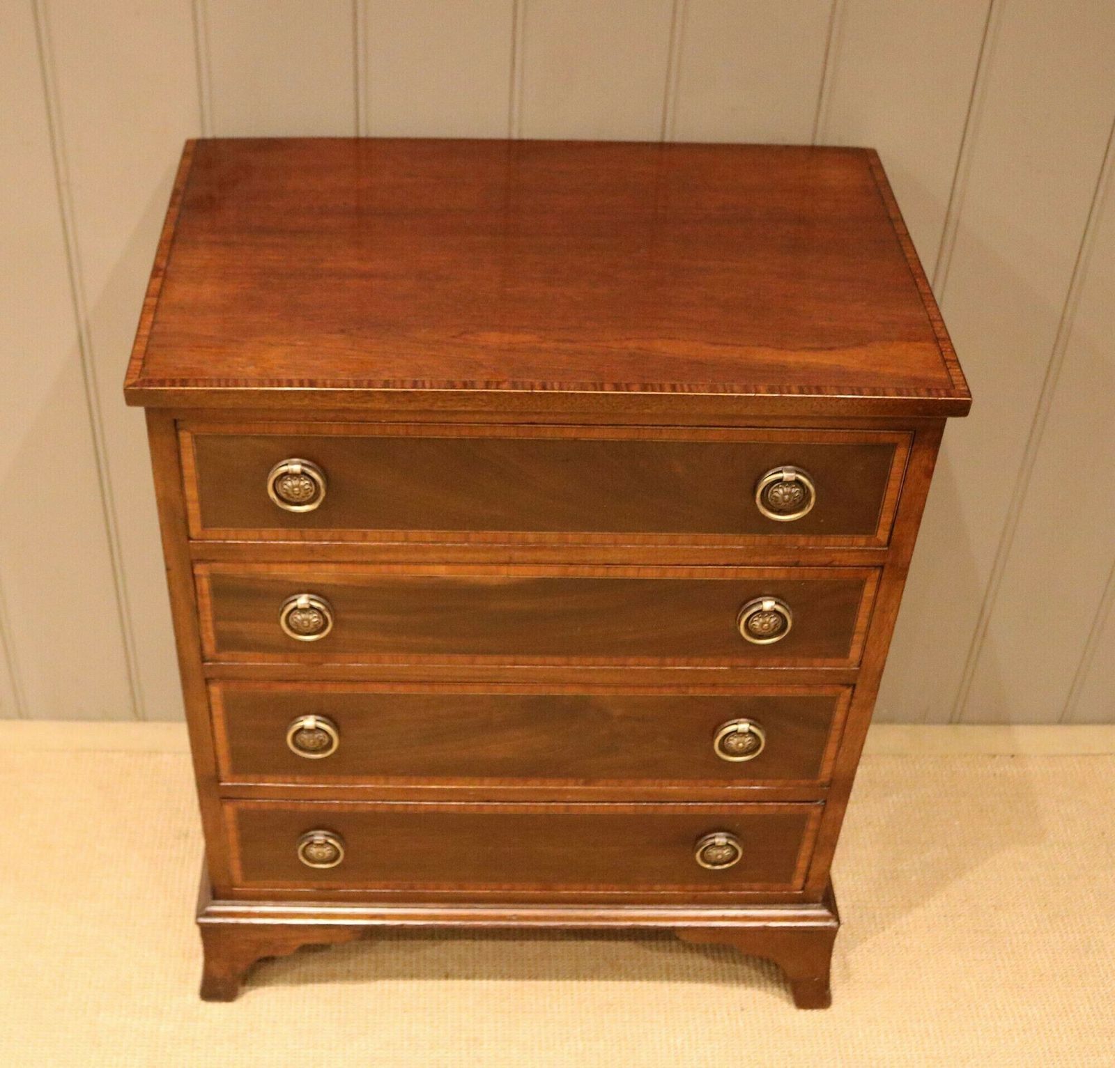 photo furniture Early 20th Century Mahogany Chest Of Drawers