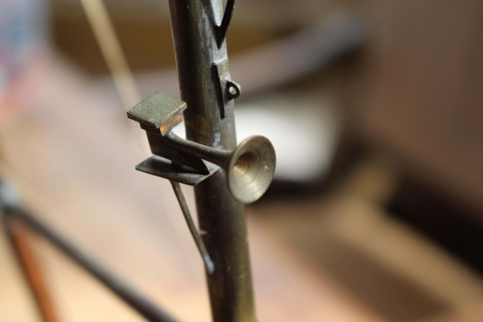 photo vintage Early 20th C Brass & Copper Desk Model Of A Naval Ships Tripod Mast Maritime