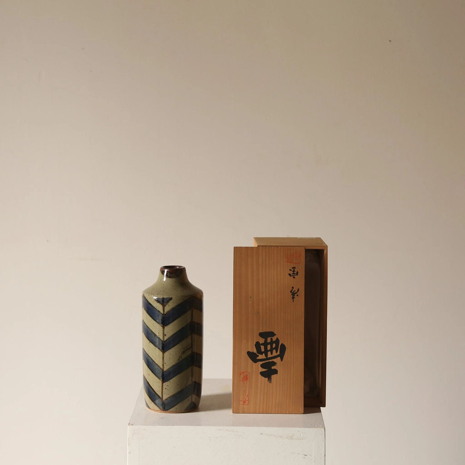 Chevron Glazed Vase, 1960s, Vintage photo vinterior