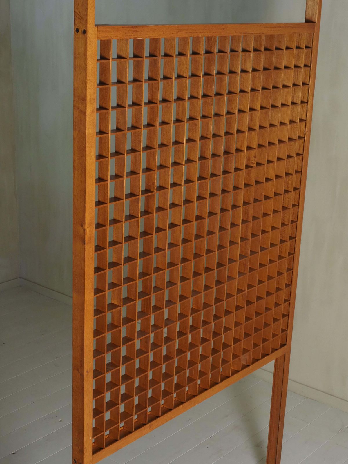 2307.0 Wooden Room Divider With Lattice Design photo