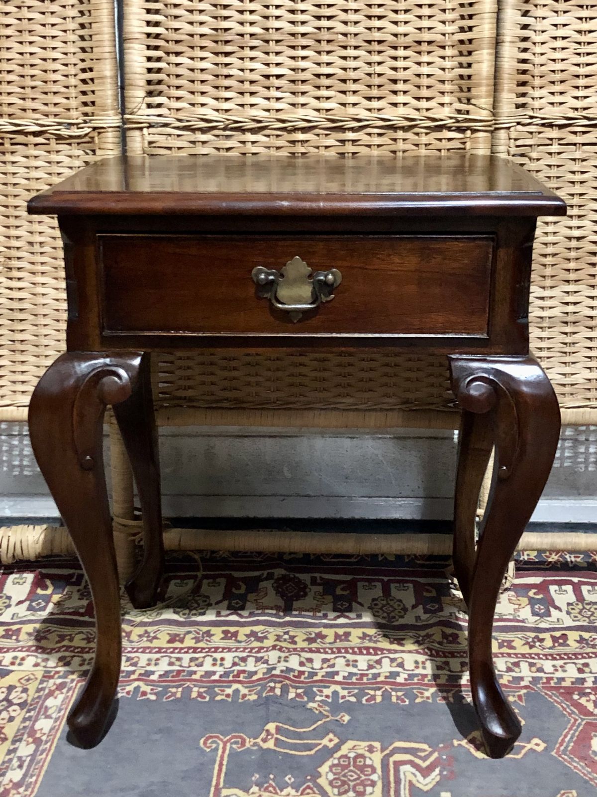 photo vinterior Handsome Small Vintage Bedside Table