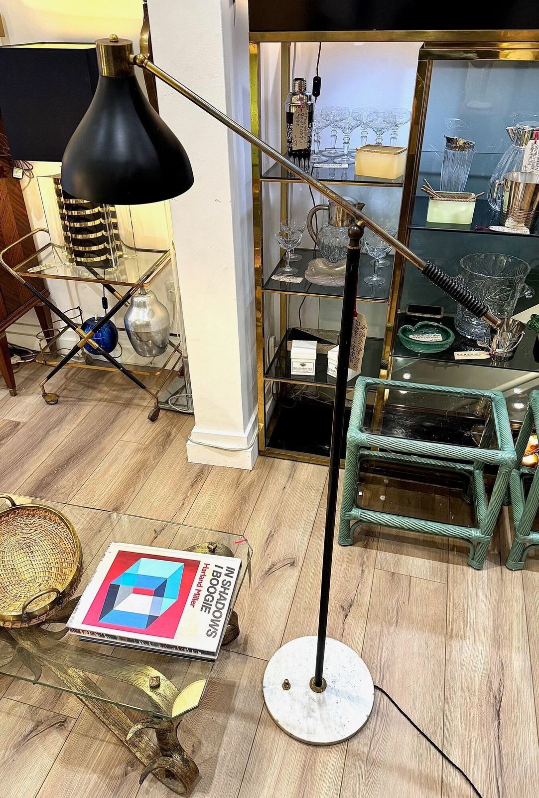 photo vintage An Italian 1960s Black Enamel, Brass And Marble Adjustable Floor Lamp By Stilux