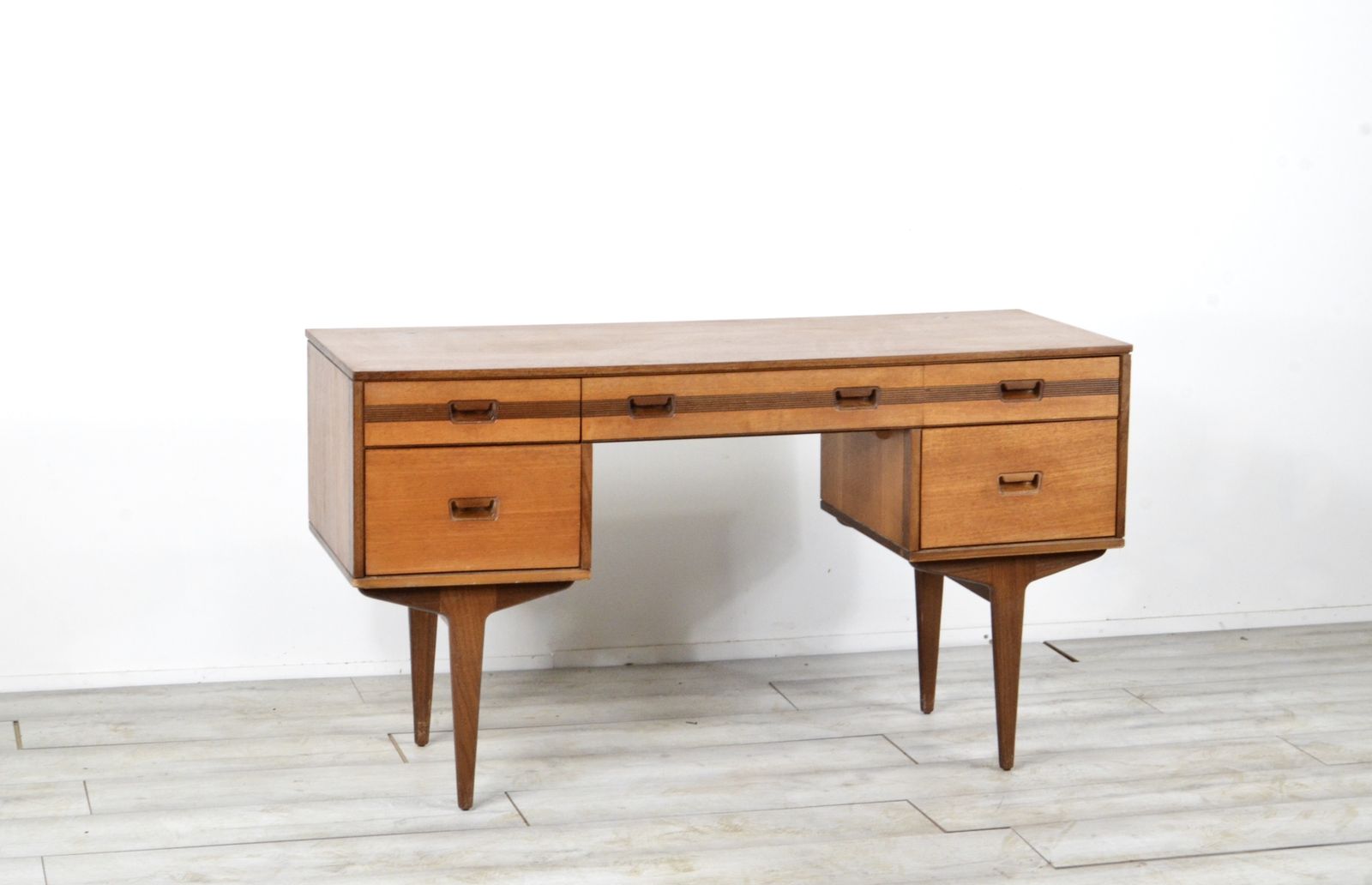 999.0 Fantastic Vintage 'Butilux' Teak Desk. Delivery. Modern / Midcentury / Danish Style. photo