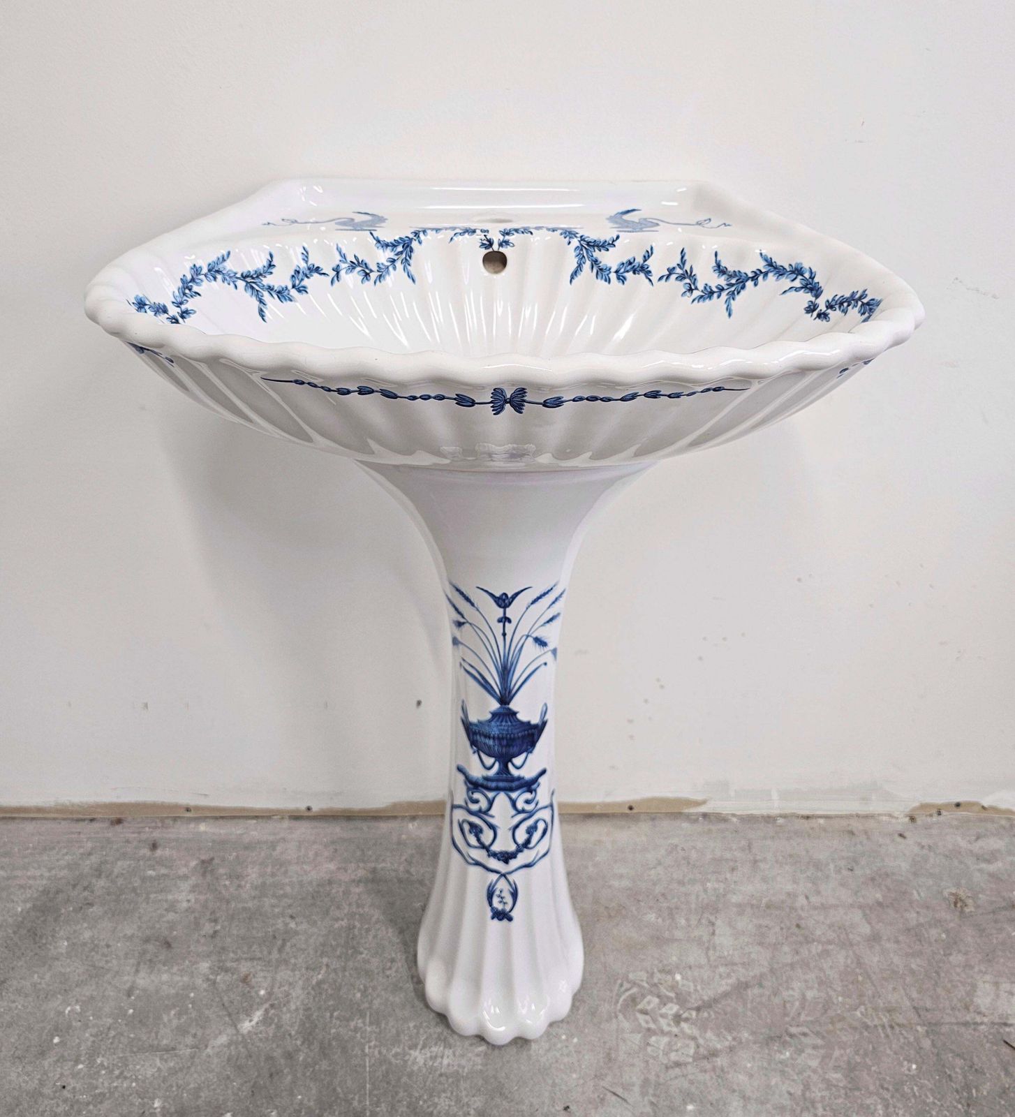 Hollywood Regency Porcelain Bathroom Set Of 13 Pcs By Porcelain De Paris photo furniture