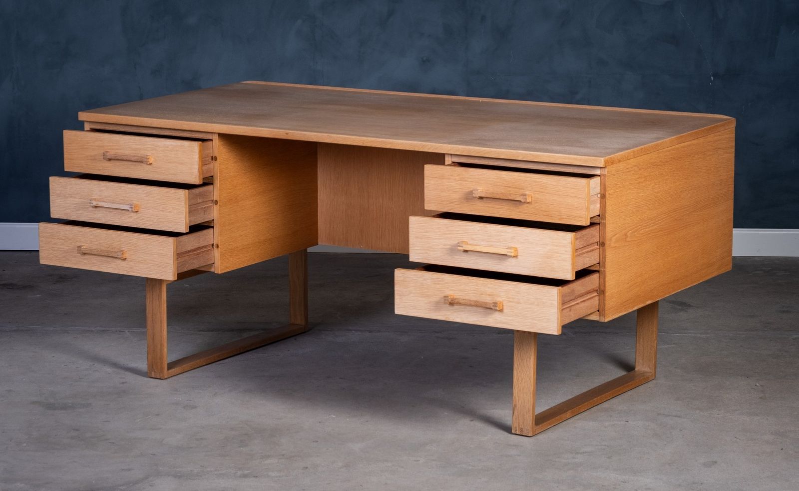 Vintage Danish Oak Desk By Henning Jensen & Torben Valeur For Dyrlund, 1960s photo Furniture