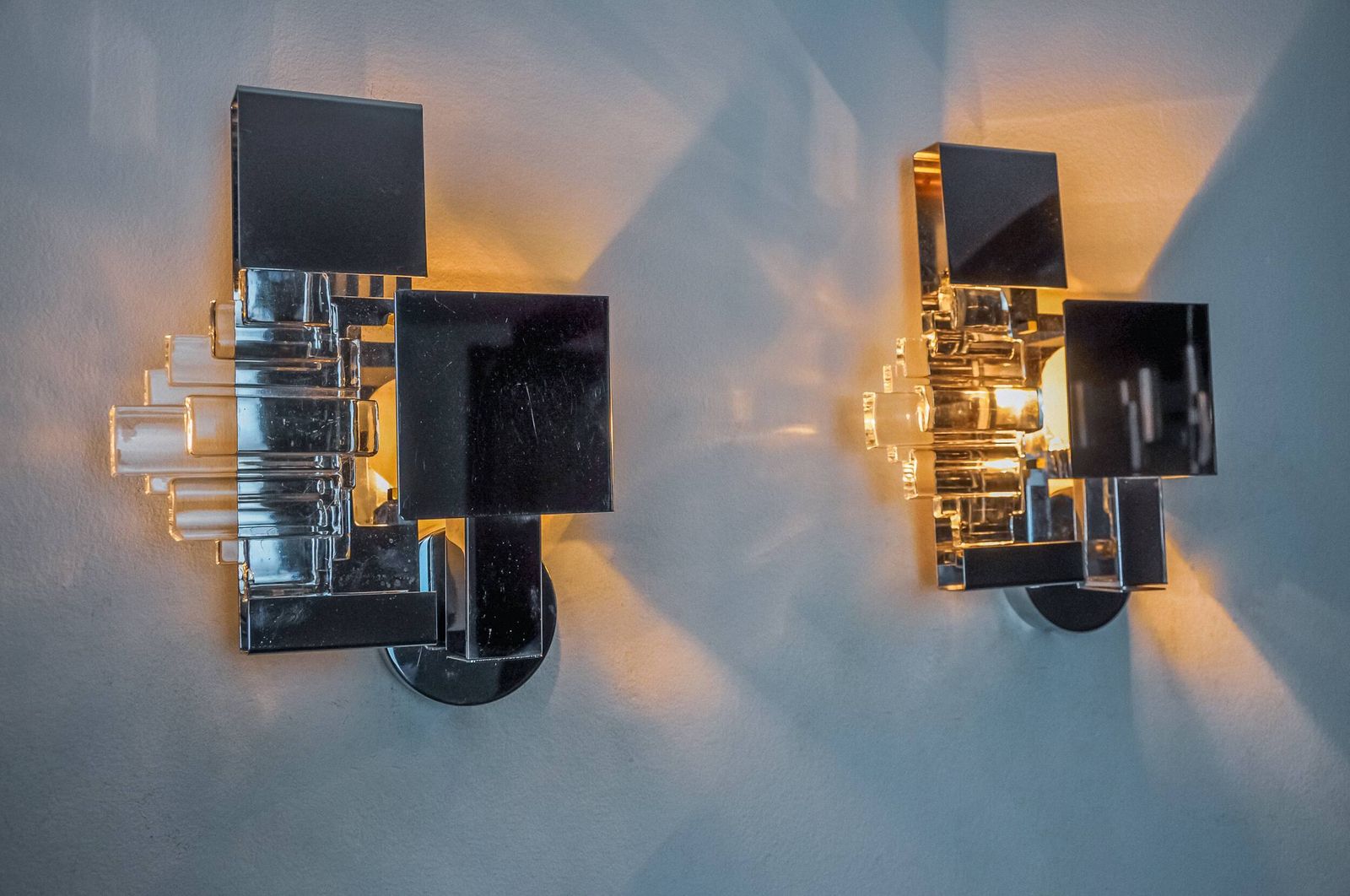 Pair Of Wall Lights From Sciolari, Chrome Plated Metal And Murano Glass, Italy, 1970 photo vinterior