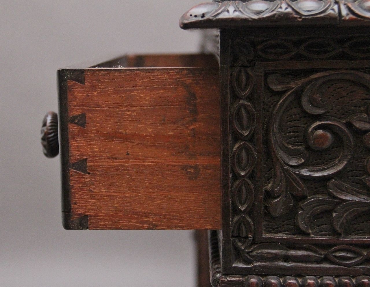 photo vinterior Early 19th Century Anglo Indian Carved Partners Desk