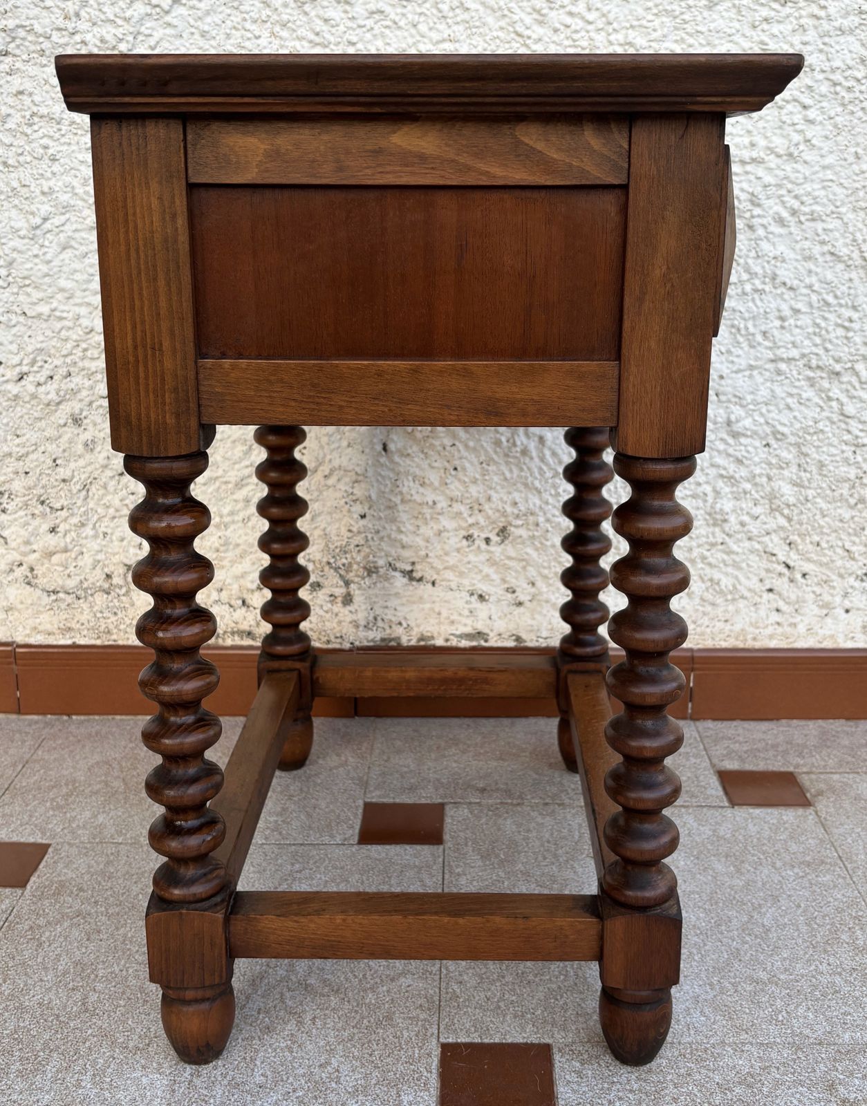 Begin 20e eeuw Spaanse gesneden houten bijzettafel of nachtkastje met één lade photo buy