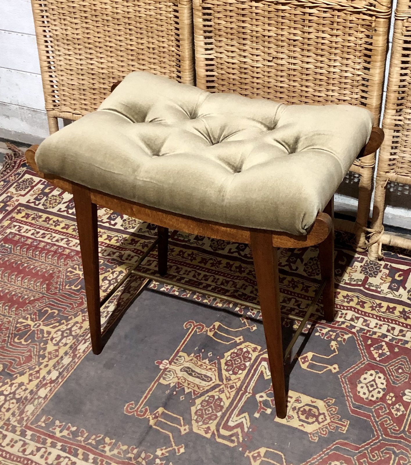 photo vinterior Handsome Retro Teak Stool